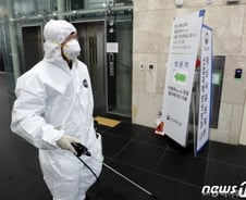 '코로나19' 정점은 한달후?…'팬데믹' 우려 커져