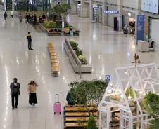 '우한→국내' 신천지 교인, 8개월간 42명…법무부 "월별 공개 불가" 