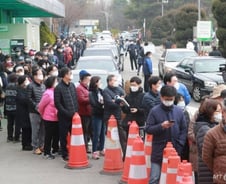 美 첫 사망, 사하라 남쪽 감염… 코로나19 사실상 대유행