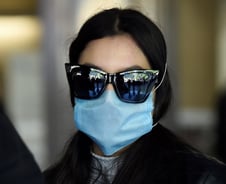 美 공중보건국장 "제발 마스크 사지 마라"