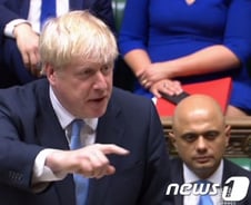 英, 대중교통 끊고 여행금지 등 코로나 조치 고려