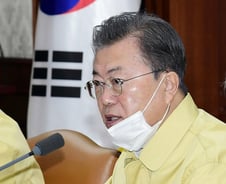 文 "신천지 집단감염, 방역에 심각한 위협…중대 국면"