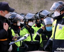 잠복근무로 찾은 쪽방, 그 안엔 '신천지 증상자' 있었다 