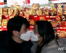 여친과 '뽀뽀'도 무섭다, 코로나 때문에