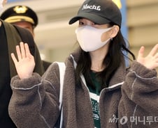 [단독]아이유 자가격리…모범납세자 수상 불참