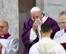 '콜록콜록' 프란치스코 교황, 코로나19 '음성'