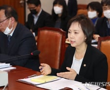 여야, 식약처장에 '십자포화'…"마스크 불안, 통·반장 왜 안쓰나"