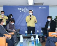 정세균 "마스크 정부개입 배급제 공급방안"