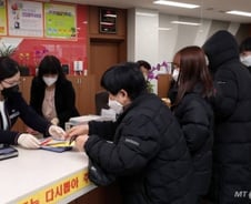 우체국은 마스크5부제 적용 '아직'…"1인1매만 판매"