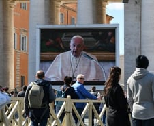 '코로나19' 여파, 바티칸 교황 미사도 사상 첫 '생중계'