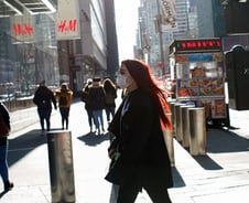 미국도 '코로나19' 마스크 대란…"도둑이 상자째 훔쳐간다"