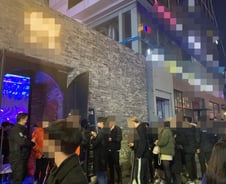 이 와중에 줄 서는 강남 클럽, "20대 건강해도 문제는…"