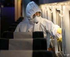 잠복기 2주라더니…자가격리 끝나고도 '양성' 잇따라