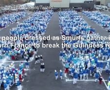 '집단감염' 걱정 큰데…프랑스 스머프 축제 논란