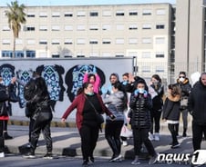 이탈리아 코로나19 확진 1만명 넘었는데...마스크 잘 안쓰는 이유