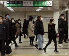 서울 코로나 200명 넘었다…확진자 3분의1 '구로콜센터' (상보)