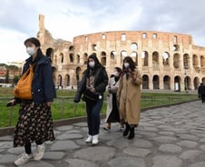 "해외여행 갔다가 코로나 걸려" 이젠 역유입 걱정