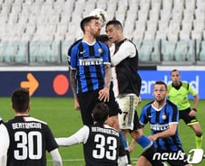 관중 없는 축구·농구…코로나19가 만든 새 풍경