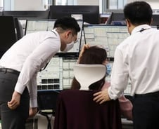 코스피, 9.11테러 이후 첫 서킷브레이커 발동