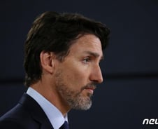 캐나다 총리 '코로나19 가능성'에 자가격리, 부인이 최근 검사