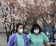 '코로나19' 신규 확진자 23일만에 두자릿수…감소 추세 '뚜렷'