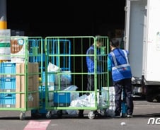 [팩트체크] 택배 만져도 코로나 감염될까