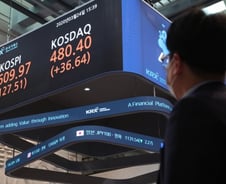 '10.7조' 증시안정펀드 어디로?…"대형·과대낙폭주 노려라"
