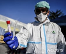 [춘추관]해외 호평 '자화타찬'으로 끝내야