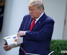 여전한 코로나 우려에도 증시 오름세…"14억 인구 中에 주목해야"