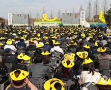 언론이 둘로 쪼갠 '여론'…진영권력에 둥지 튼 '기레기'