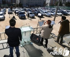 [단독]기독교 반발에 '교회에 책임 물리는 법' 철회