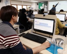 장기전 된 코로나…교사도, 엄마도, 애도 지쳐간다