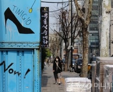 '문재인·김정숙 구두' 성수동 장인들 "이러다 문닫을 판"