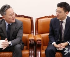 "진영에 기댄 정치꾼이 소신있는 정치인을 매장한다"