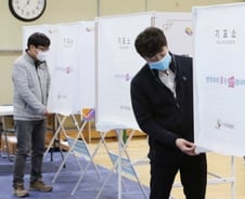 [팩트체크]"투표용지 접다가 잉크 번지면 무효표" 사실일까