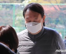 [사진] [단독] 투표 위해 줄선 윤석열