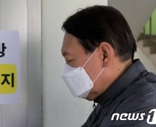 [사진] [단독] 마스크 쓴 윤석열 총장