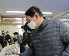 [사진] [단독] 투표소에 등장한 윤석열