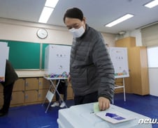 [사진] [단독] 윤석열 '소중한 한 표'
