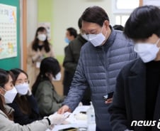 [사진] [단독] 2개월 여 만에 언론에 모습 드러낸 윤석열