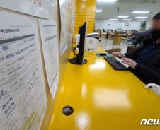 [단독]소득끊긴 특고·일용직…月180만원 '공공일자리' 확 늘린다