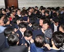 개헌빼고 다 할 수있는 180석 여당…낡은 틀부터 180도 바꾸자