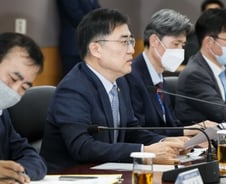 금융당국 "기업·일자리 살리는데 금융권 의료진처럼 나서달라"