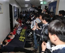 '타락'으로 물든 20대 국회 마비가 일상, 최악 그 이상