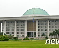 연봉은 '억'소리, 국민은 '악' 소리…"바꾸자" 목소리