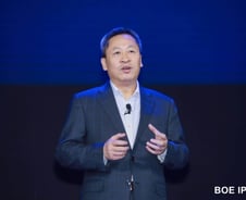 中 추격전 고삐…우물쭈물하다 OLED까지 뺏긴다