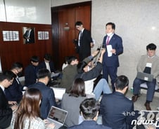 늙은 민주당과 어린 통합당이 만나면?