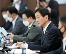 [단독] 재난지원금, 아이돌봄쿠폰과 사용처 같다
