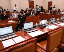 1460일중 150일만 열린 국회 본회의 "수천개 민생법안 폐기"