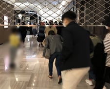 "샤넬 오르기 전에 사야돼"…아침 10시반 '광란의 질주'